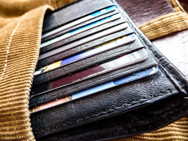 pants, wallet, credit card, masculine, fashion, clothing, wallet, credit card, credit card, credit card, credit card, credit card. Avgifter för kortinlösen: så läser du avtalet