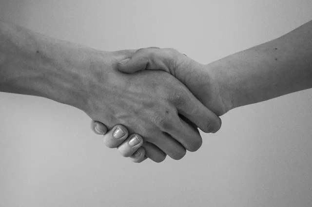 hand, greeting, agreement, to shake hands, agreement, agreement, agreement, agreement, agreement. Avtalsgarantier i molntjänster: tillgänglighet och ersättning