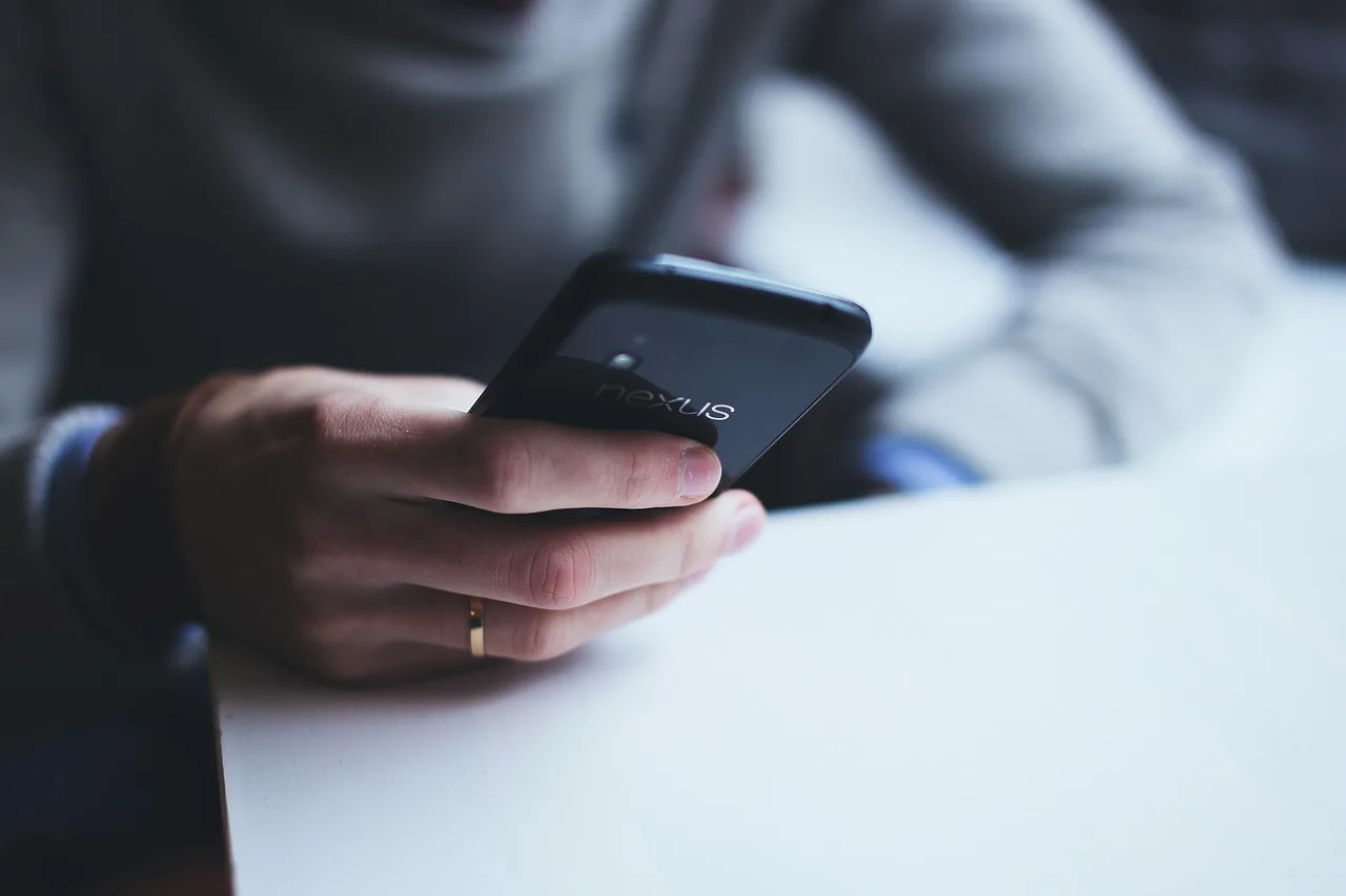 smartphone, technology, mobile phone, lg, google nexus 4, touchscreen, touch, hand, holding, holding phone, wireless, wireless technology, communication, texting, messaging, chatting, smartphone, smartphone, mobile phone, texting, texting, texting, texting, texting, chatting